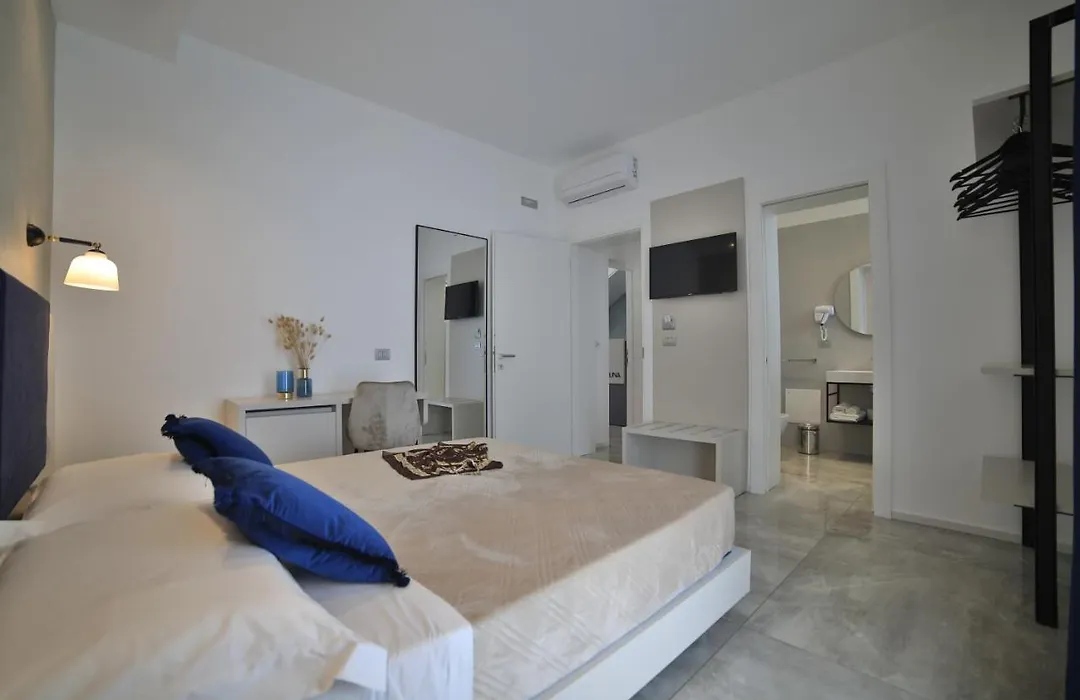 Calaluna Rooms-1